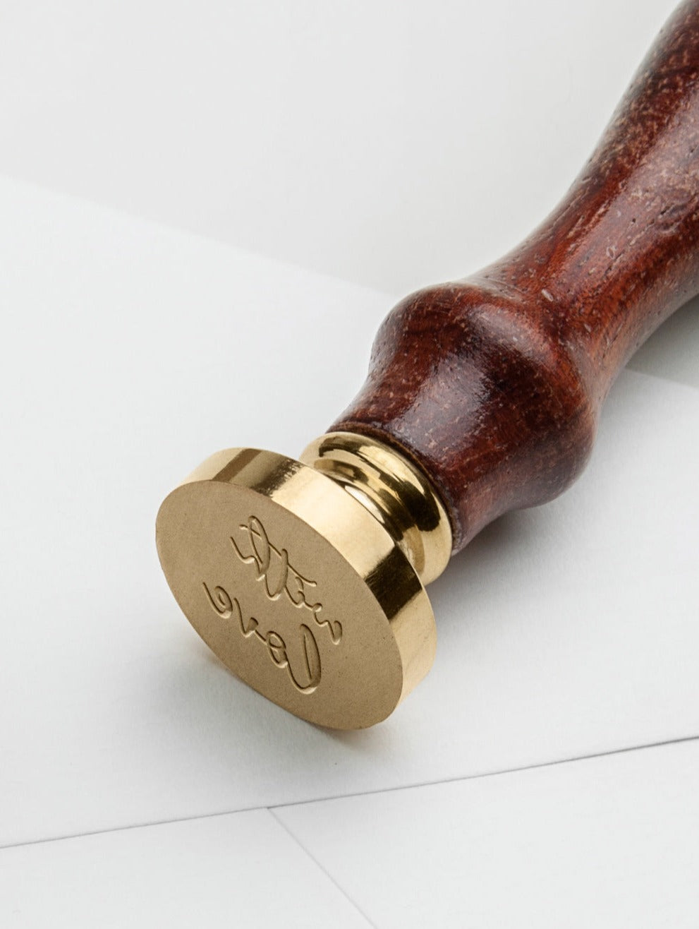 This "With Love" Wax Stamp is a great way to add a personal touch to a variety of projects. The wax stamp allows you to easily customize and personalize items, quickly adding a special touch with just a few presses of the stamp with our premium sealing wax!